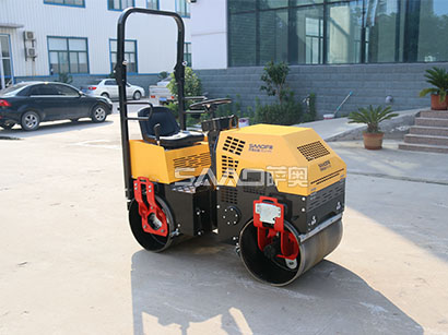  小型壓路機(jī)碾壓瀝青路面有哪些碾壓技巧？