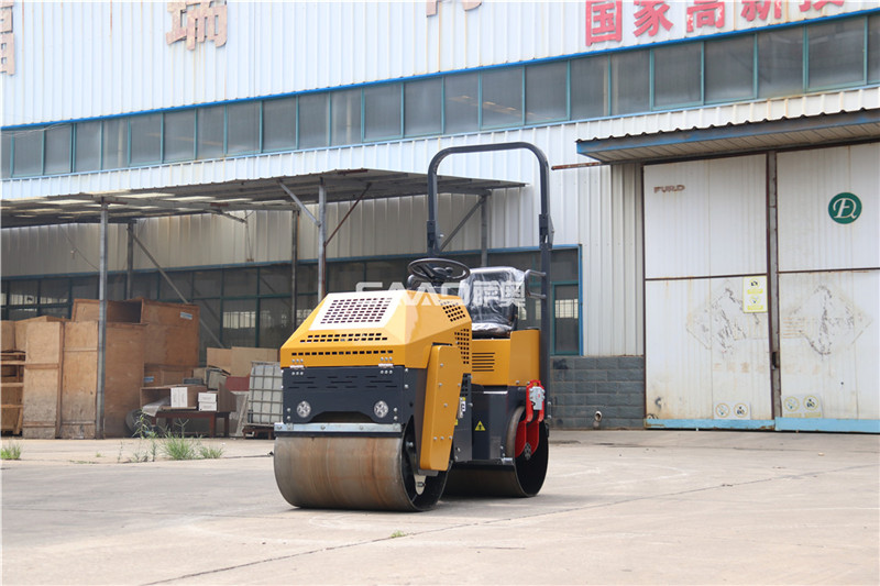 小型壓路機(jī)方向盤故障怎么辦？別著急，聽完廠家的介紹也不遲
