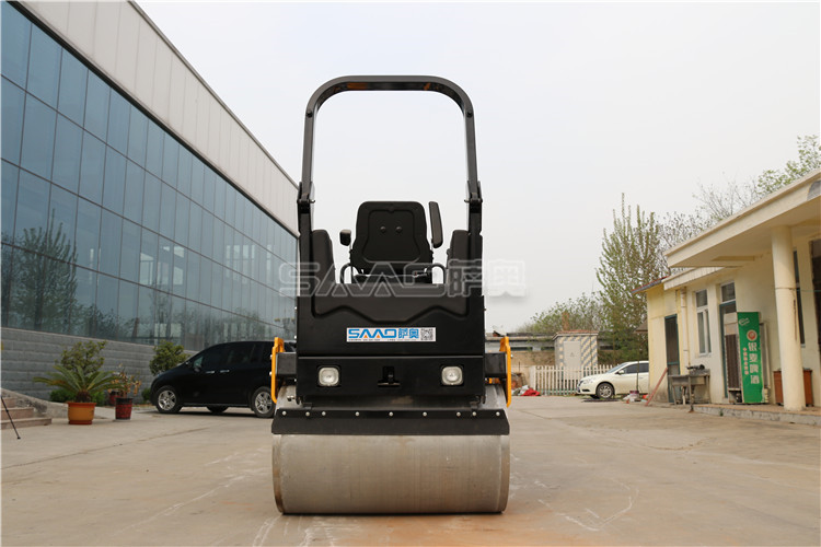 小型壓路機(jī)的配重塊為什么會(huì)松動(dòng)？