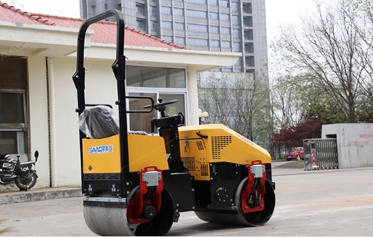 想要開好小型壓路機(jī)，常識要了解